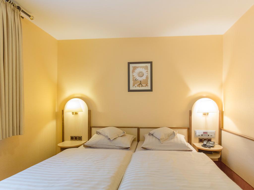 Stadt-Gut-Hotel Siegboot Зіген Екстер'єр фото