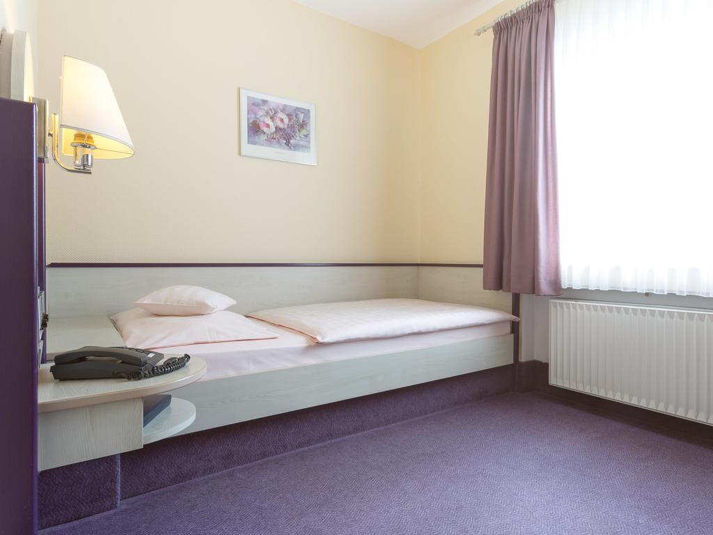 Stadt-Gut-Hotel Siegboot Зіген Екстер'єр фото